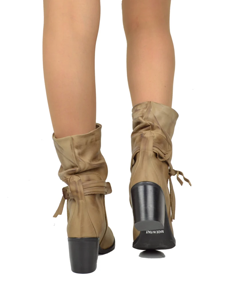 Stivaletti alla Caviglia Classici Plissettati Ingrassati con Tacco Largo 7 cm Taupe