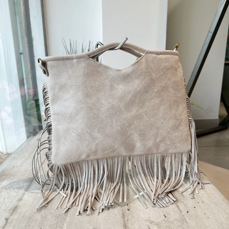 Borsa Rettangolare con Frange in Pelle Sfumata Tracolla Interno Semirigida Ghiaccio