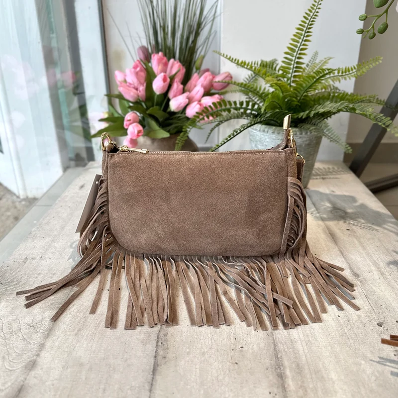 Borsetta a Spalla con Frangia a Baguette in Pelle Scamosciata 2 Tracolle Interne "DOLLY" Taupe