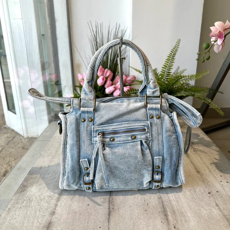 Borsa Midi Jeans a Mano e con Tracolla all'interno e Zip DENIM Light Blue LEA