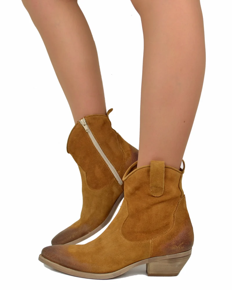 Stivaletti Texanini in Vera Pelle Scamosciata Cuoio Tacco 5 cm con Zip