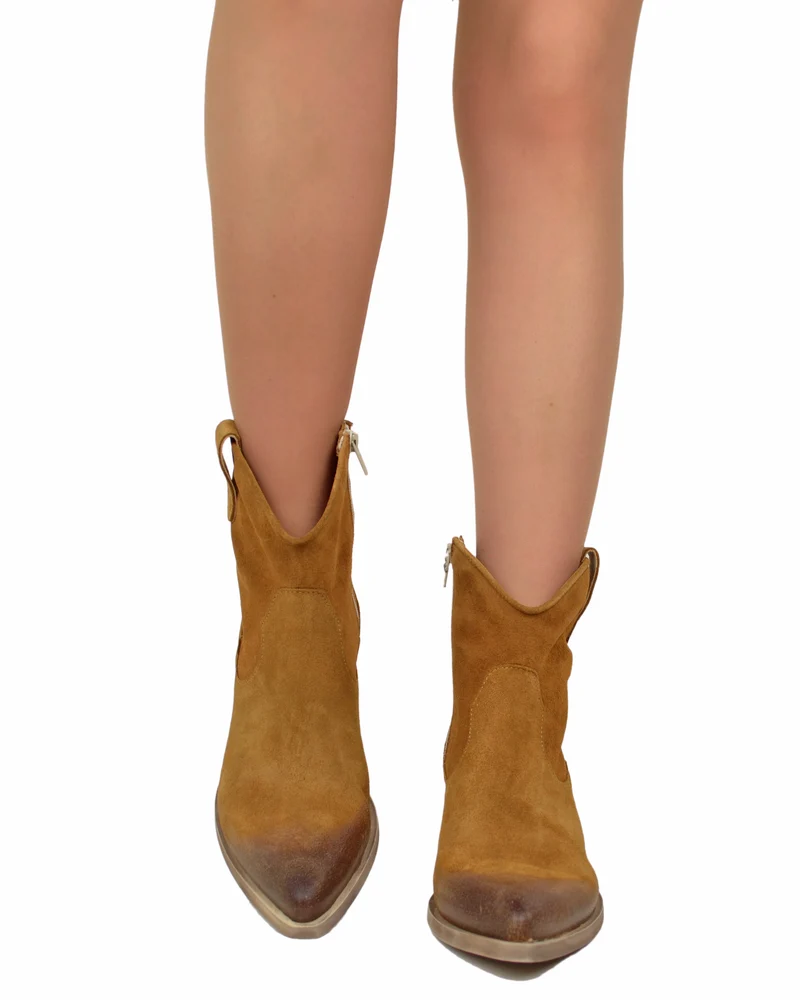 Stivaletti Texanini in Vera Pelle Scamosciata Cuoio Tacco 5 cm con Zip