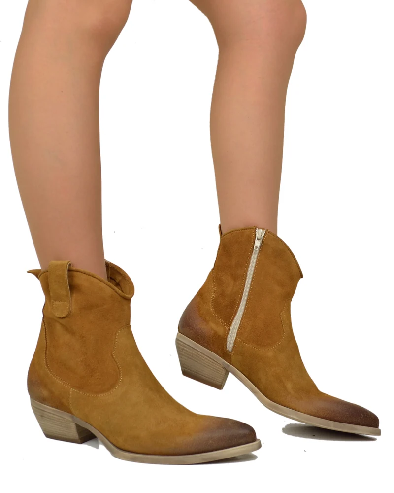 Stivaletti Texanini in Vera Pelle Scamosciata Cuoio Tacco 5 cm con Zip