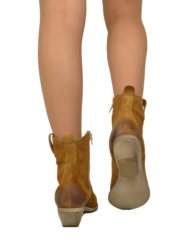 Stivaletti Texanini in Vera Pelle Scamosciata Cuoio Tacco 5 cm con Zip