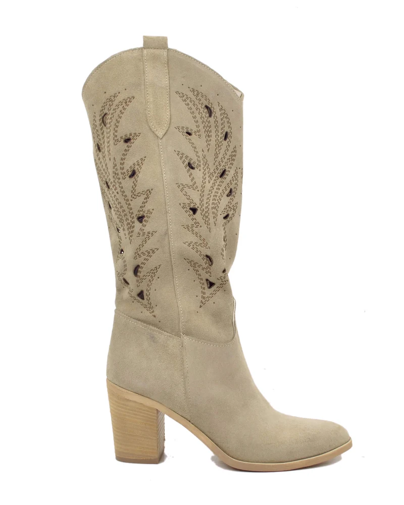 Stivali Gambale Largo e Sfoderato Punta Tonda Laserati a Fiore Traforati Camoscio Beige