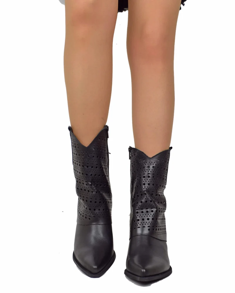 Texani con Ghetta Traforata Tacco 6 cm Vera Pelle Nera DIVINE FOLLIE