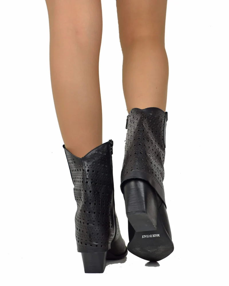 Texani con Ghetta Traforata Tacco 6 cm Vera Pelle Nera DIVINE FOLLIE