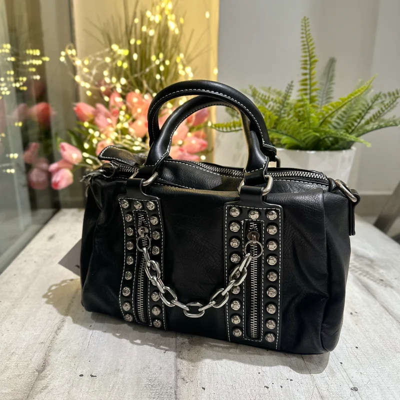 Borsa Box quadrata Punk Rock Borchiata Catene Similpelle Nera BICE