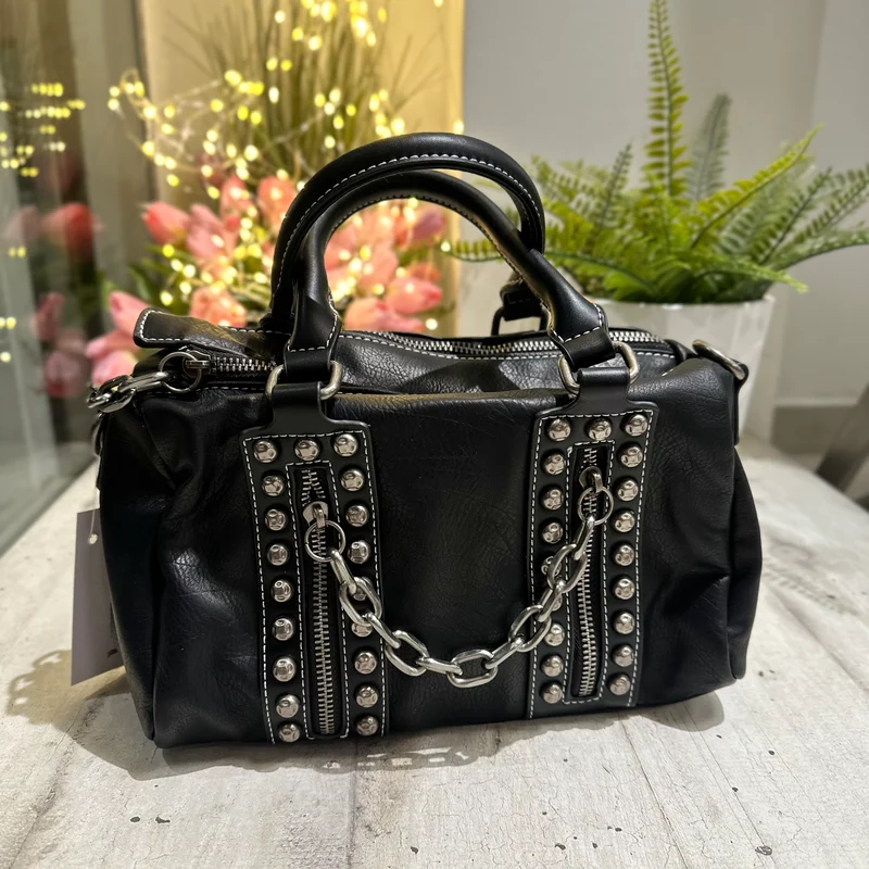 Borsa Box quadrata Punk Rock Borchiata Catene Similpelle Nera BICE