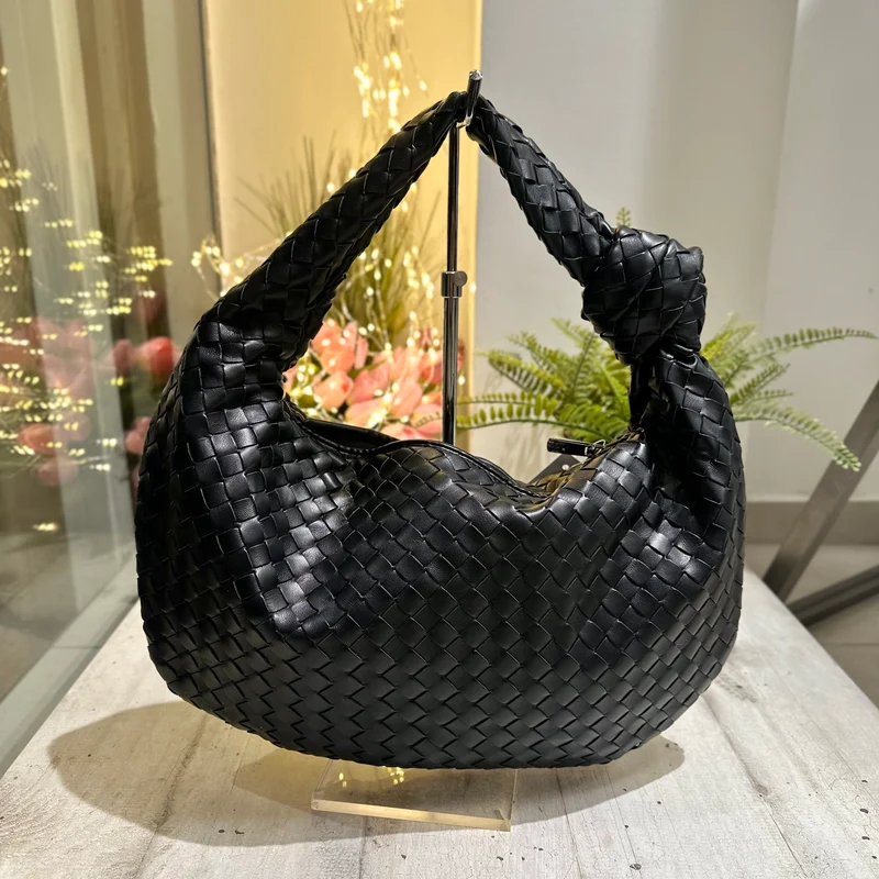 Borsa Intrecciata con Nodo in Similpelle a Mano a Spalla Nera Media BETTY