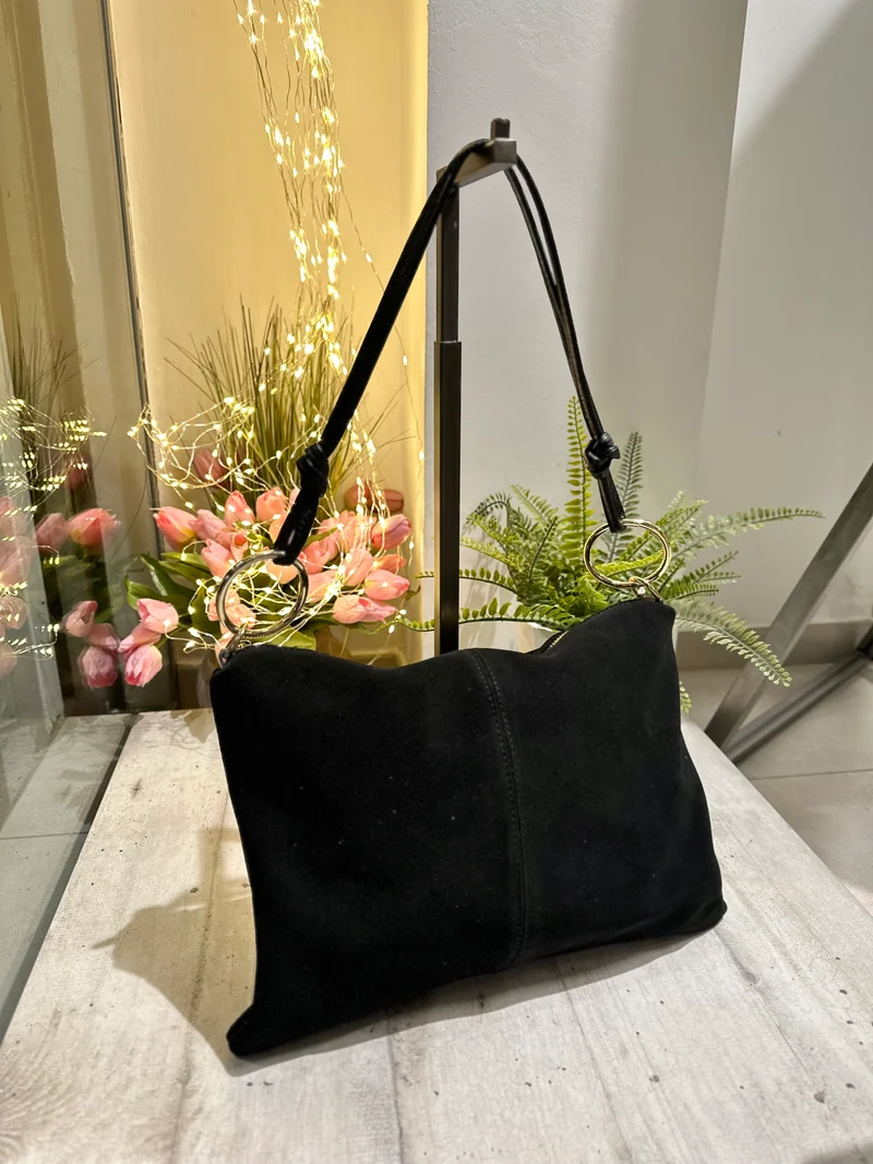 Borsa a Spalla in Vera Pelle Scamosciata con Anelli Shopping Bag Nera MILVA