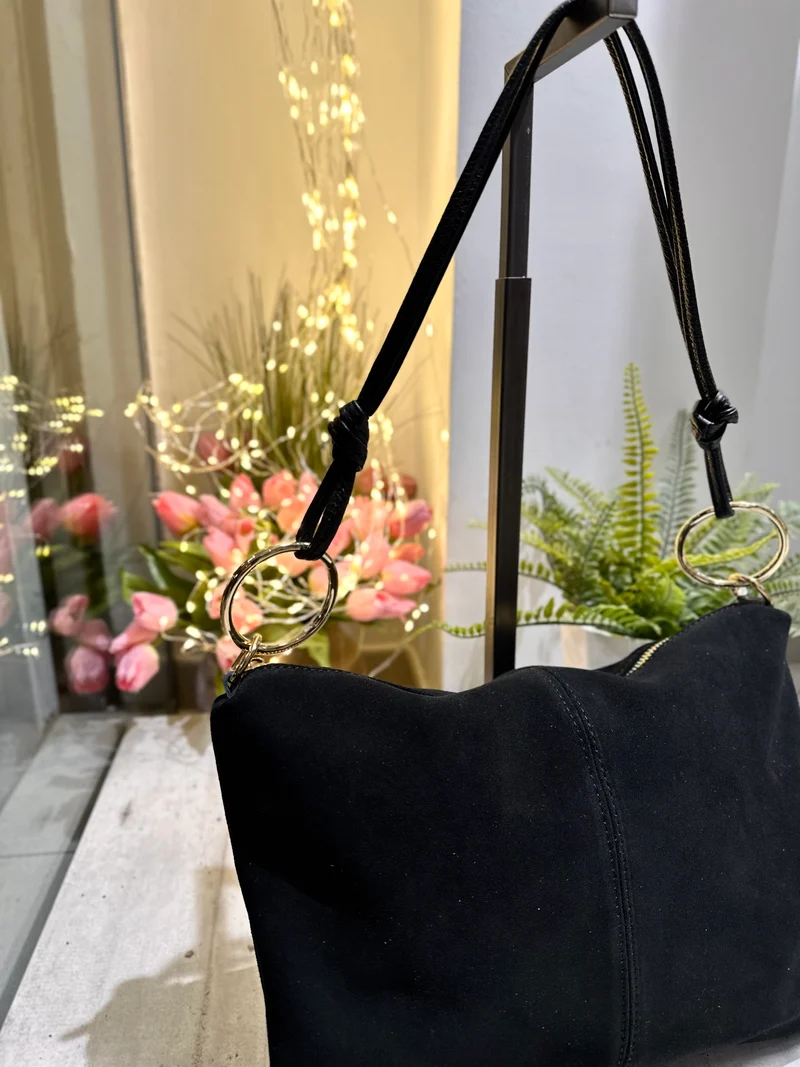 Borsa a Spalla in Vera Pelle Scamosciata con Anelli Shopping Bag Nera MILVA