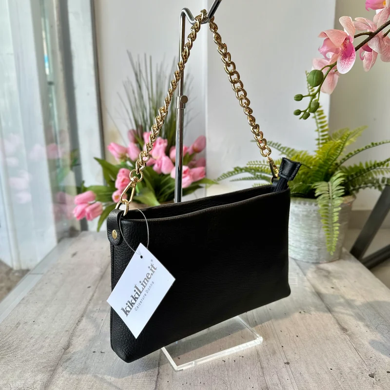 Borsa Nera in Vera Pelle Battuta con Zip a Spalla Catena e Tracolla Interna VITTORIA