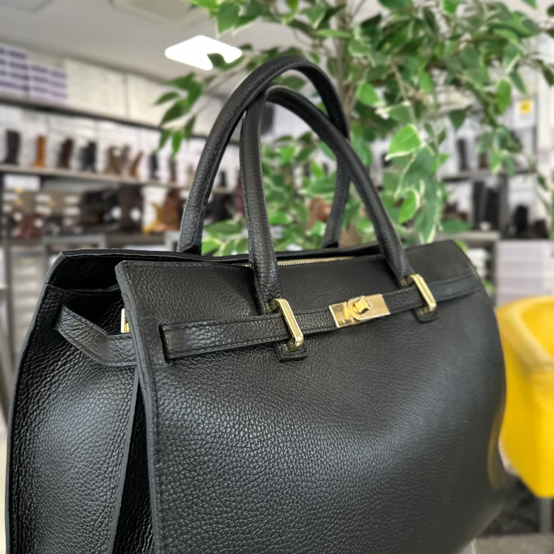Borsa Grande Nera accessorio Dorato Semirigida Capiente vera pelle GILDA