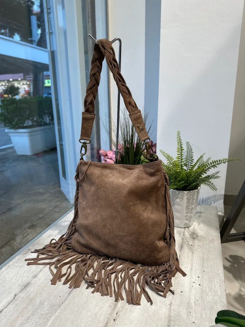 Borsa Quadrata con Frange a Spalla Manico Intrecciato Pelle Scamosciata Taupe ISABEL