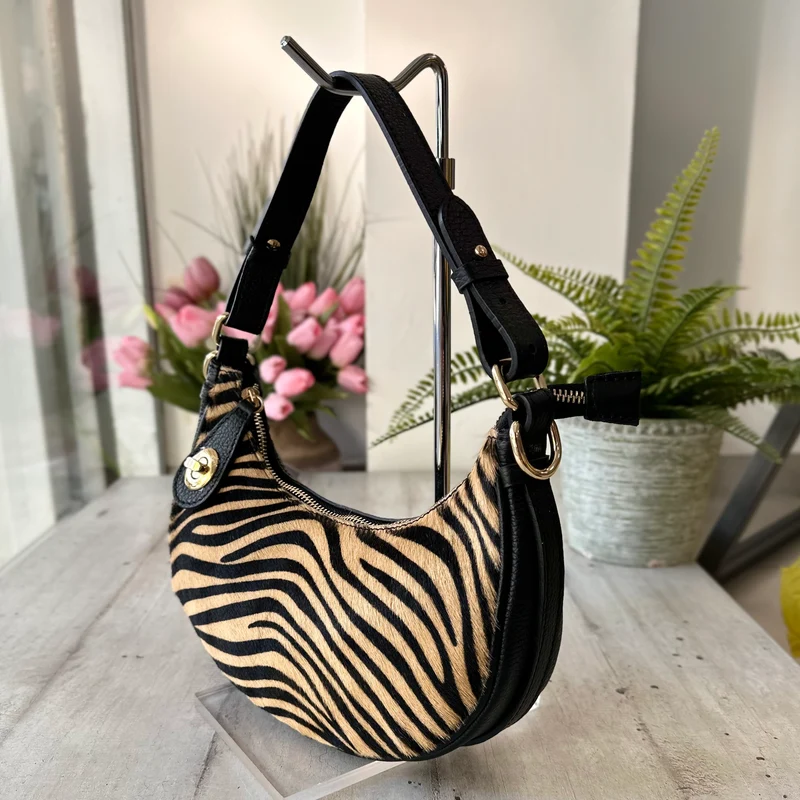 Borsa Molly Vera Pelle Mezzaluna a Spalla in Cavallino Zebra