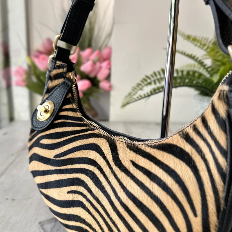 Borsa Molly Vera Pelle Mezzaluna a Spalla in Cavallino Zebra
