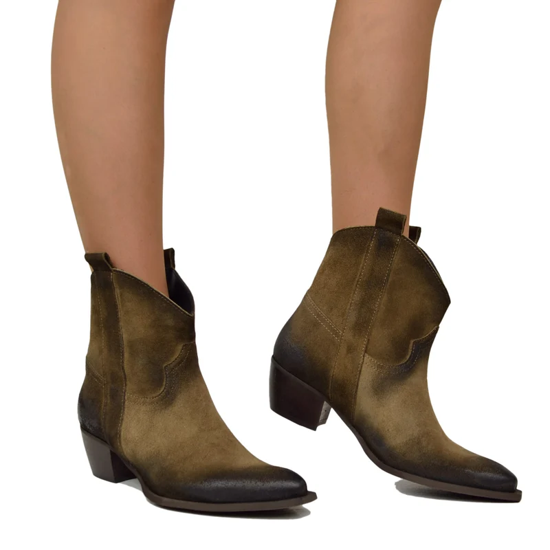 Stivaletti Texanini alla Caviglia in Camoscio Taupe Effetto Tacco 5 cm Made in Italy