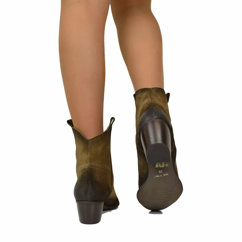Stivaletti Texanini alla Caviglia in Camoscio Taupe Effetto Tacco 5 cm Made in Italy