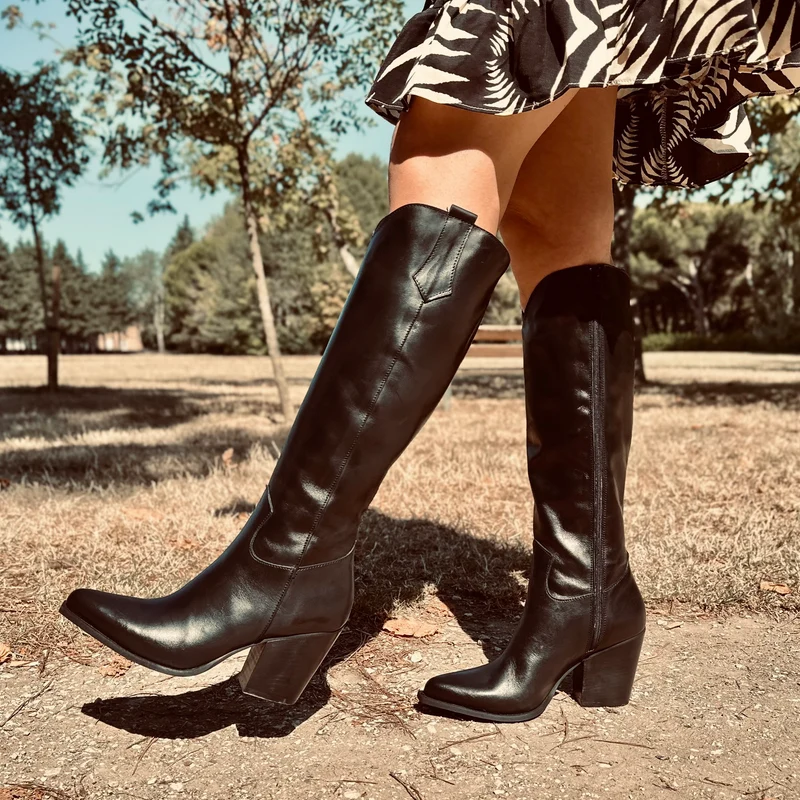 Stivali Texani Alti Eleganti con Zip Gambale Aderente Tacco 8 Cm Vera Pelle