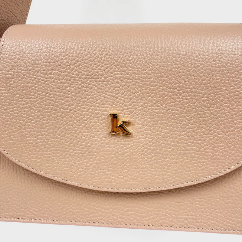 Borsa con Tracolla Regolabile in Pelle Rosa con Borchia "K" Made in Italy