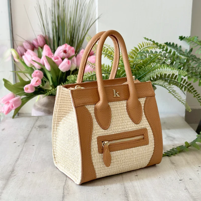 Borsa a Mano in Rafia e Pelle Marrone con Taschino Anteriore