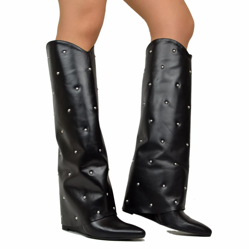 Stivali con Ghetta e Borchie Argentate Tacco a Zeppa di 9 Cm Limited Edition
