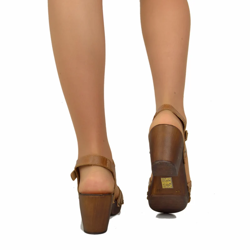 Sandali a Ragnetto in Pelle Ingrassata color Camel Made in Italy