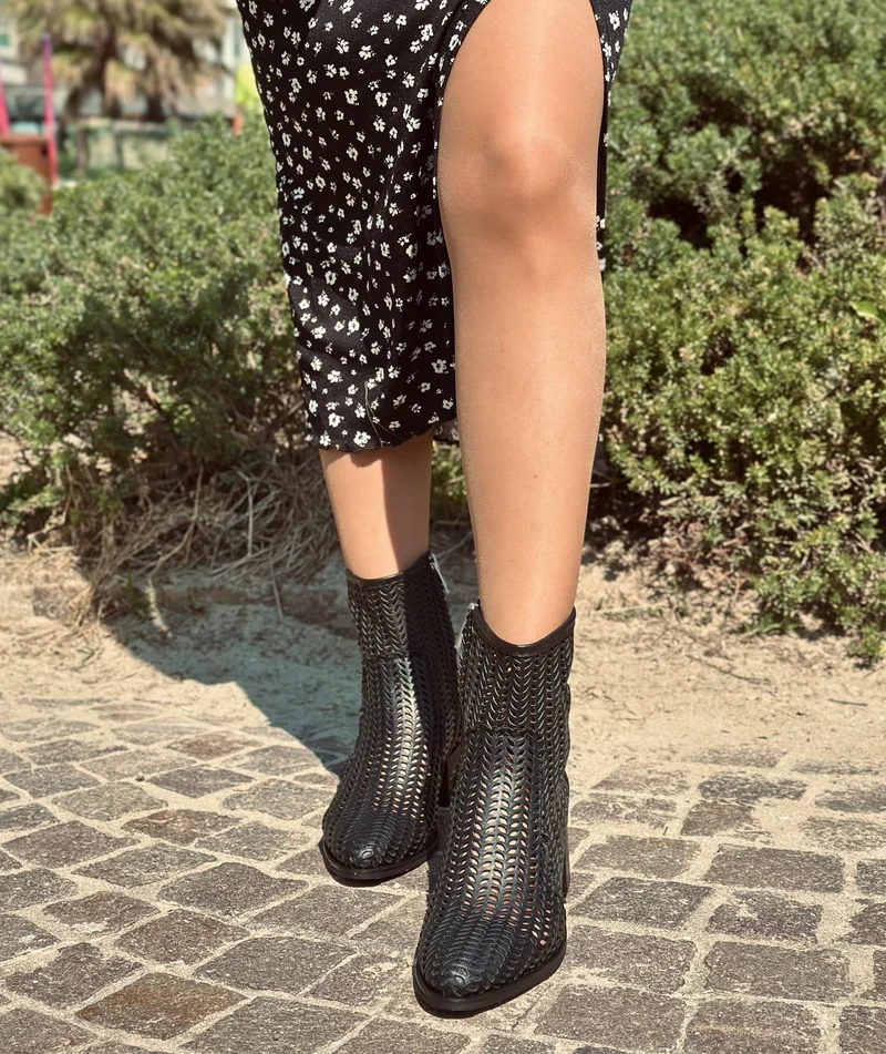Stivaletti Donna Tacco Medio Neri Traforati con Zip Made in Italy