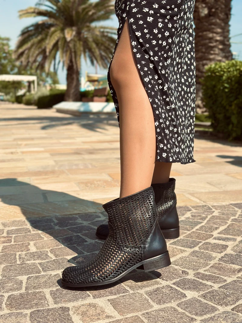 Stivaletti Donna Traforati in Pelle Neri Made in Italy Total Black
