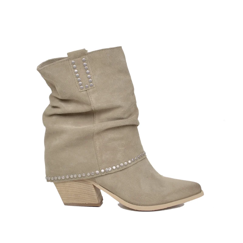Stivaletti Texani Donna in Pelle Scamosciata Beige con Borchie