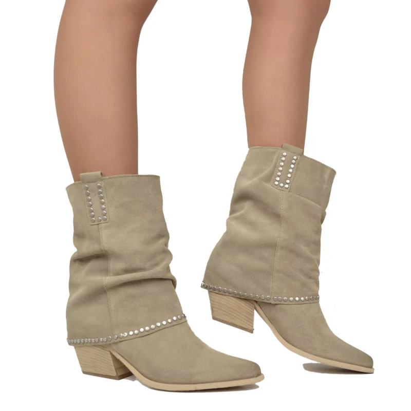Stivaletti Texani Donna in Pelle Scamosciata Beige con Borchie