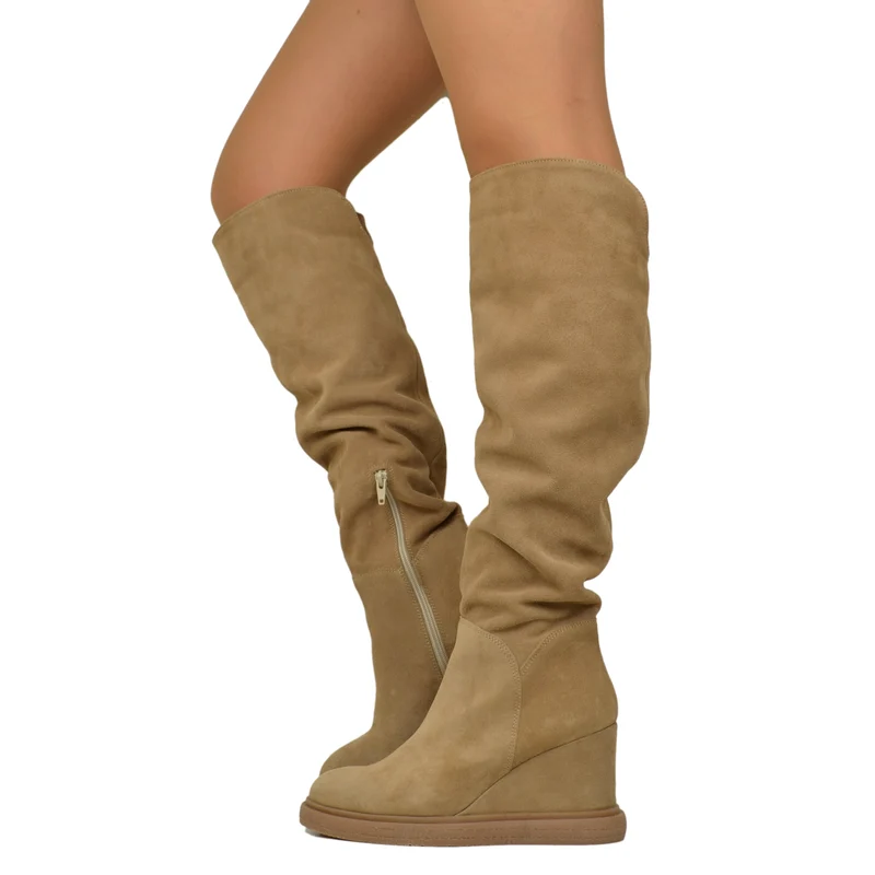 Stivali Donna in Pelle Scamosciata Beige con Zip e Zeppa Platform