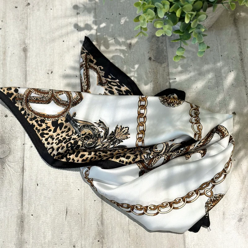 Foulard in Seta e Viscosa Fantasia Leopard