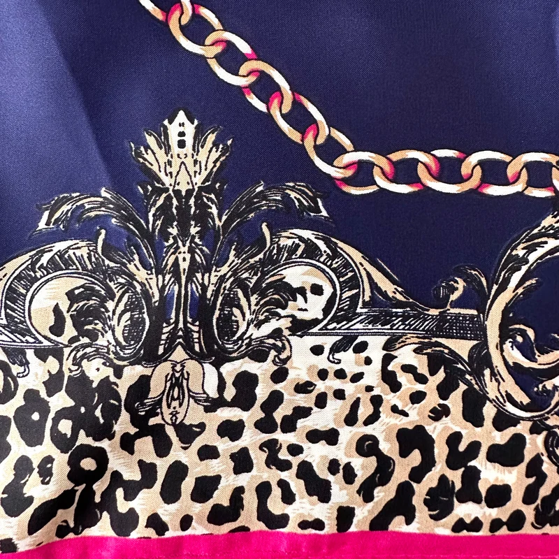 Foulard in Seta e Viscosa Fantasia Leopard