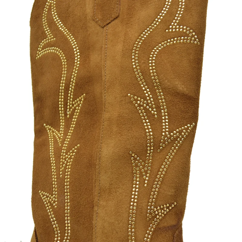 Stivali Texani in Pelle Scamosciata Cuoio con Strass a Fiamma Tacco Basso 4 cm
