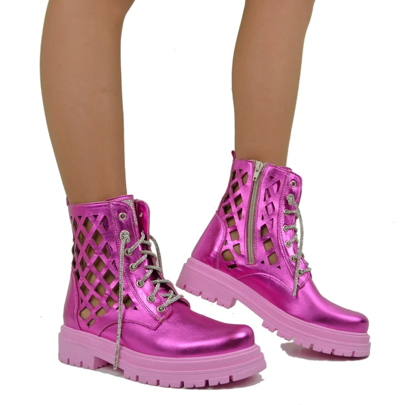 Stivaletti Donna Biker in Pelle Traforata Laminata Fuxia
