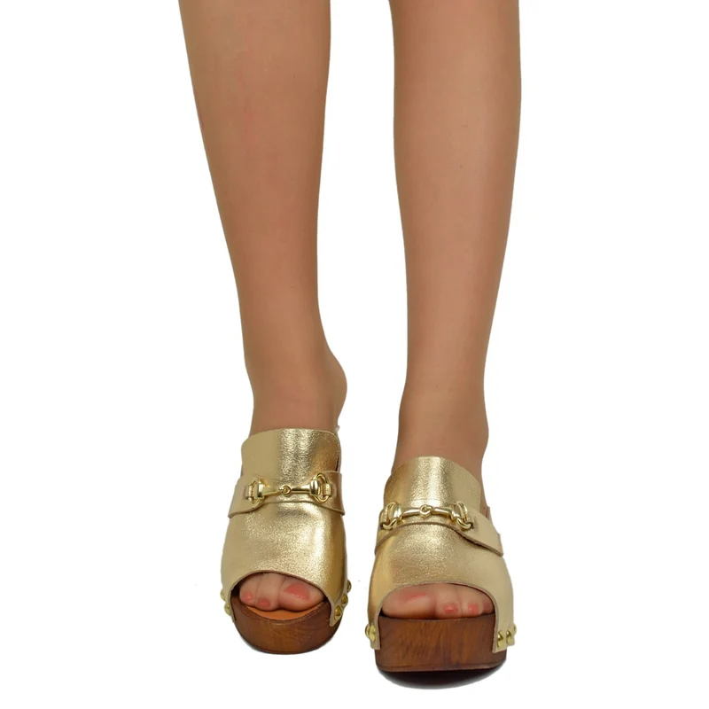 Zoccolo Donna in Pelle Laminata in color Platino con Catena