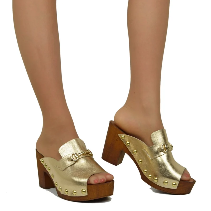 Zoccolo Donna in Pelle Laminata in color Platino con Catena