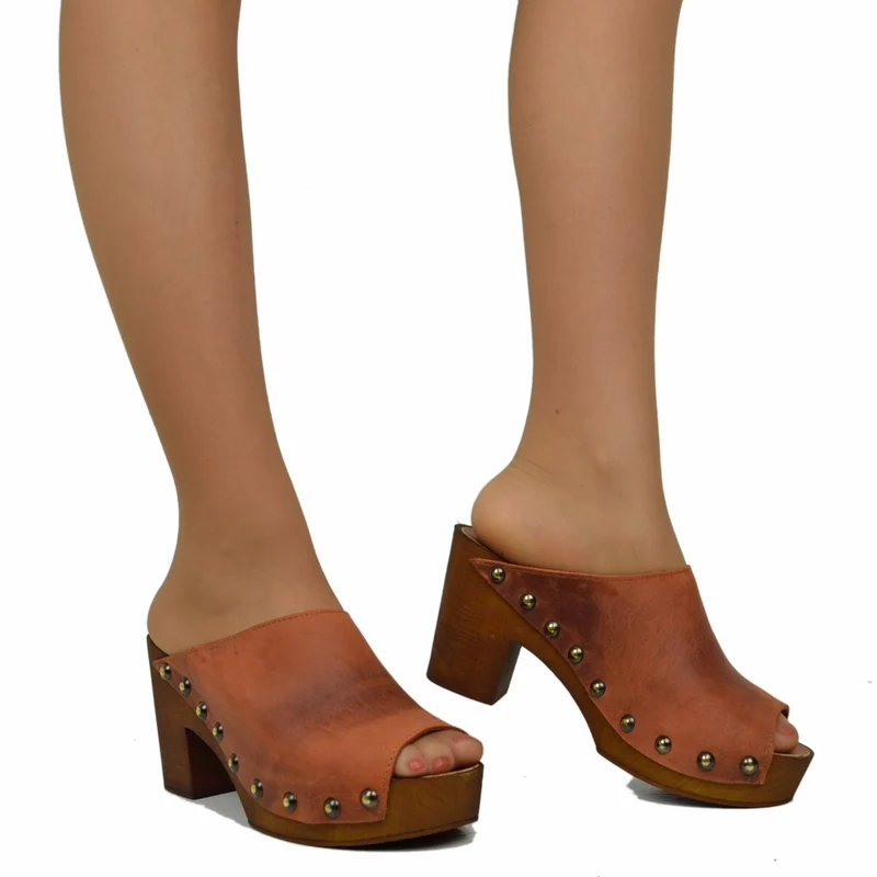 Zoccolo Donna in Pelle Ingrassata in color Daino Made in Italy