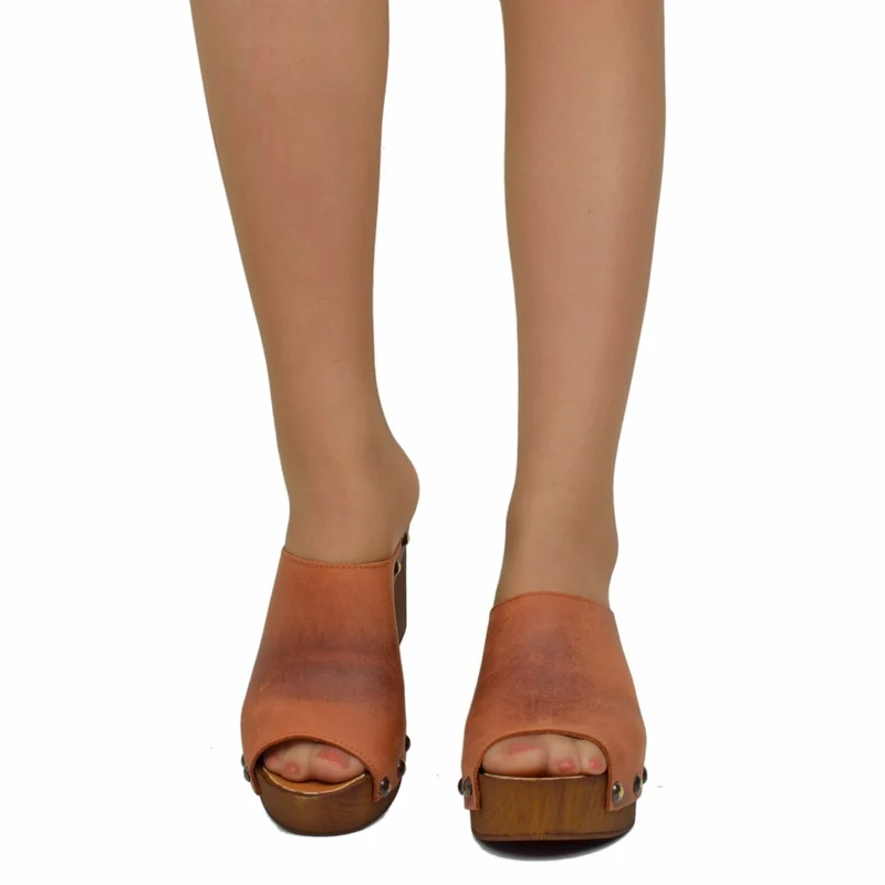 Zoccolo Donna in Pelle Ingrassata in color Daino Made in Italy