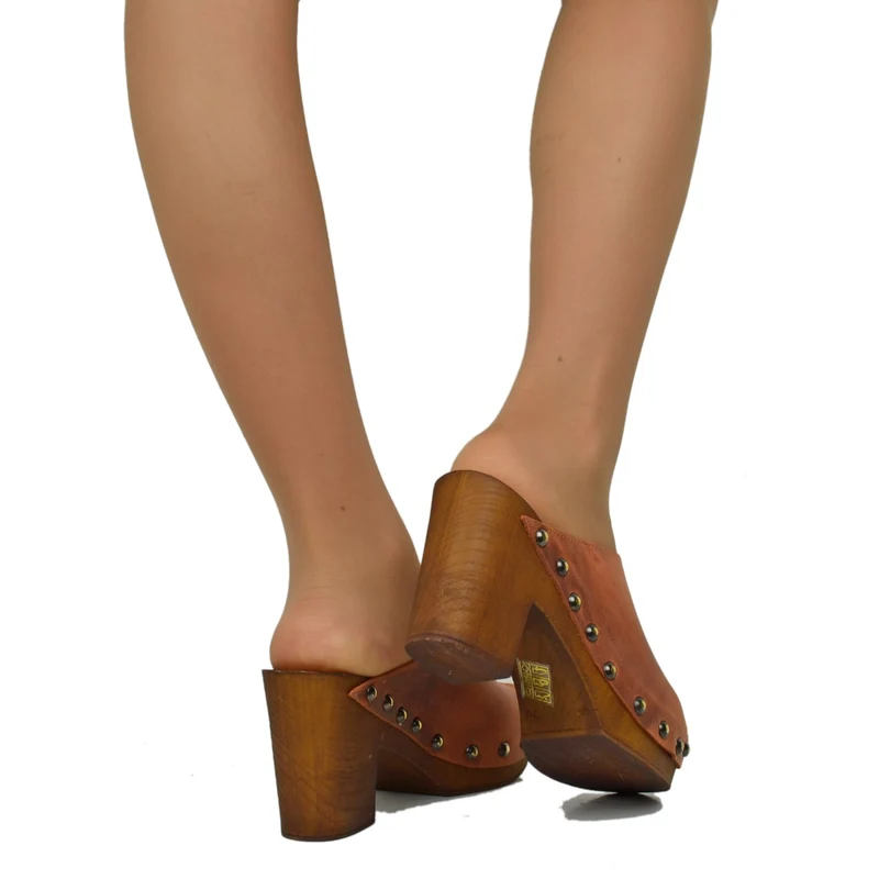 Zoccolo Donna in Pelle Ingrassata in color Daino Made in Italy