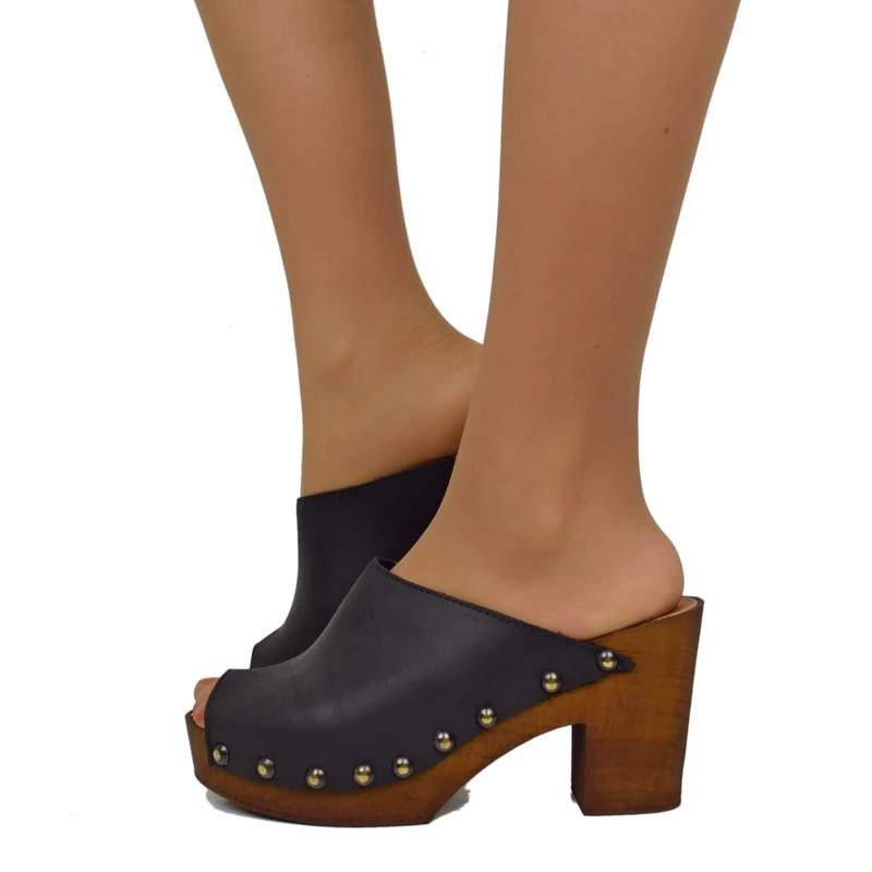 Zoccolo Donna in Pelle Ingrassata Neri con Fondo in Simil Legno
