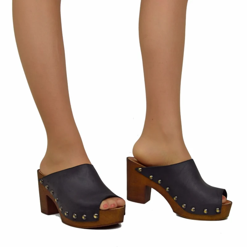 Zoccolo Donna in Pelle Ingrassata Neri con Fondo in Simil Legno