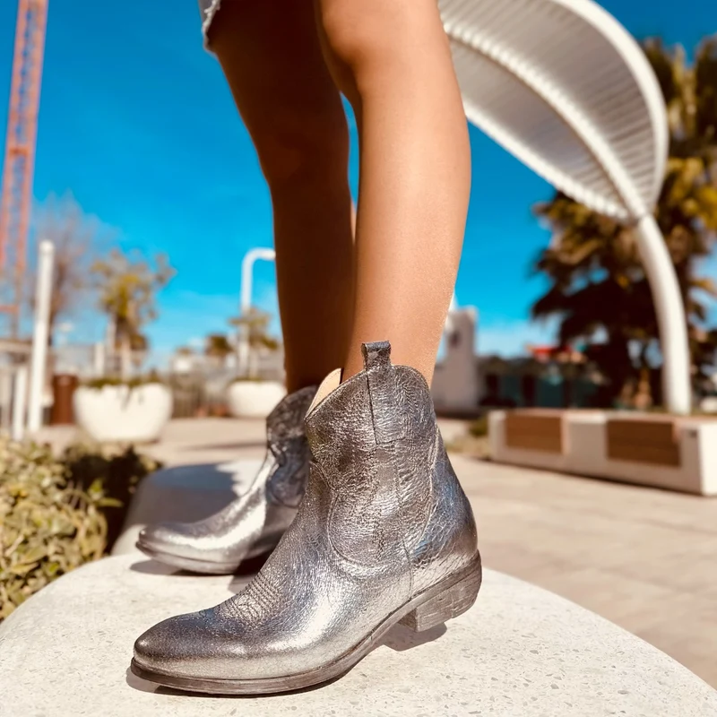 Stivaletti Texani Donna in Pelle Laminata Argento Made in Italy