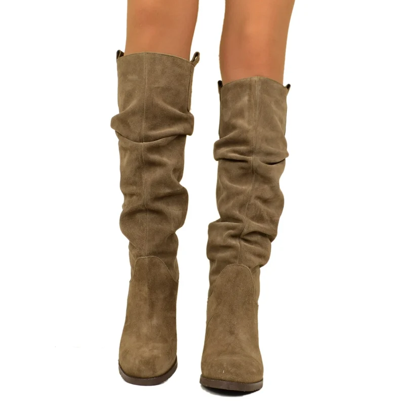 Stivali Donna Slouchy Plissettati in Camoscio Taupe Punta Tonda