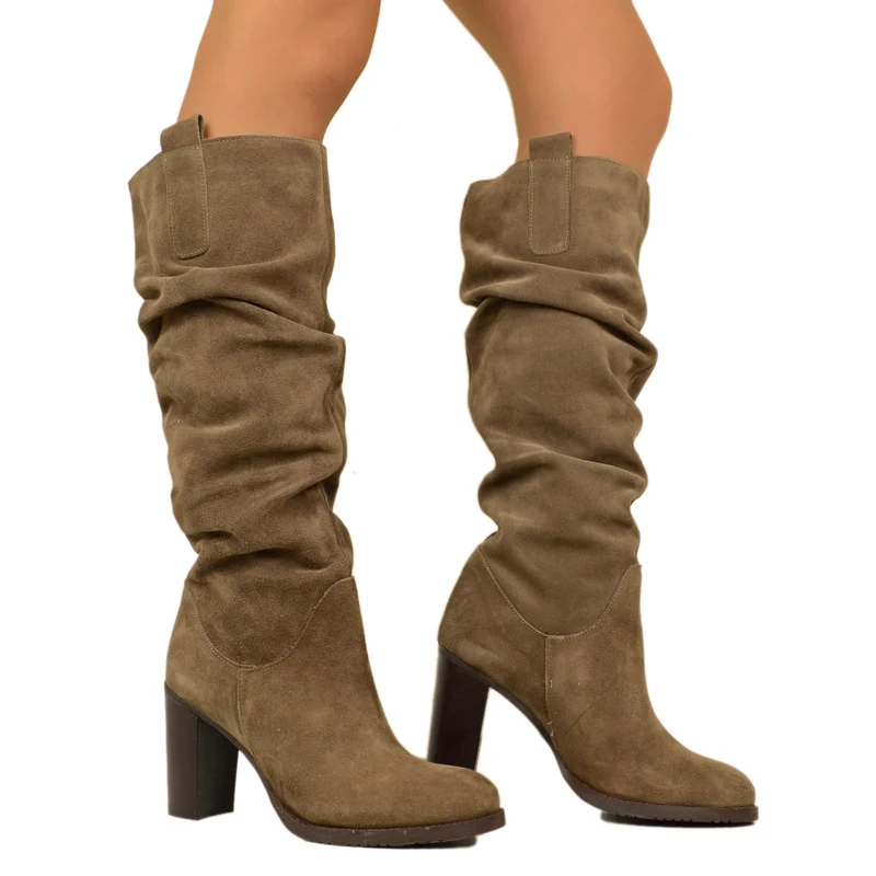 Stivali Donna Alti Taupe in Pelle Scamosciata con Tacco Alto