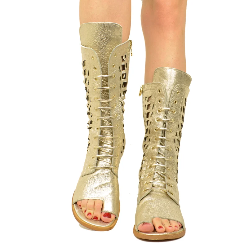 Sandali a Stivaletto Infradito Platino in Pelle Traforata con Zip