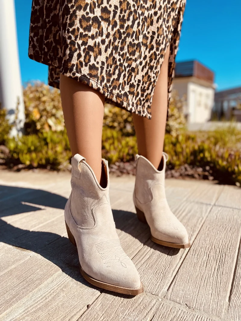 Stivaletti Texani Donna in Pelle Scamosciata Sabbia Made in Italy