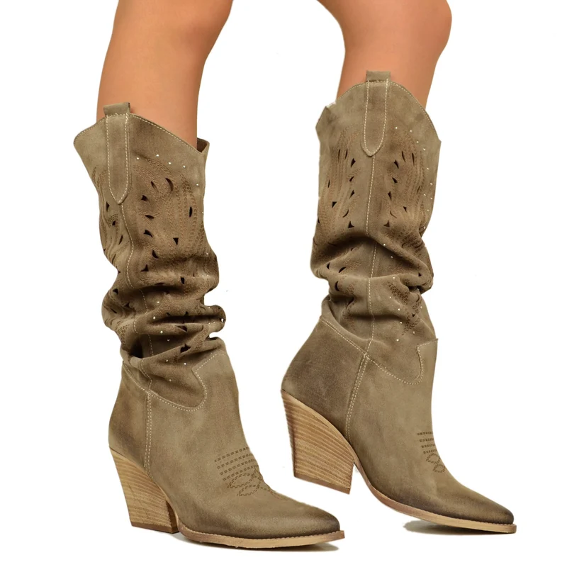 Stivali Texani Donna Laserati in Camoscio Taupe con Tacco Medio